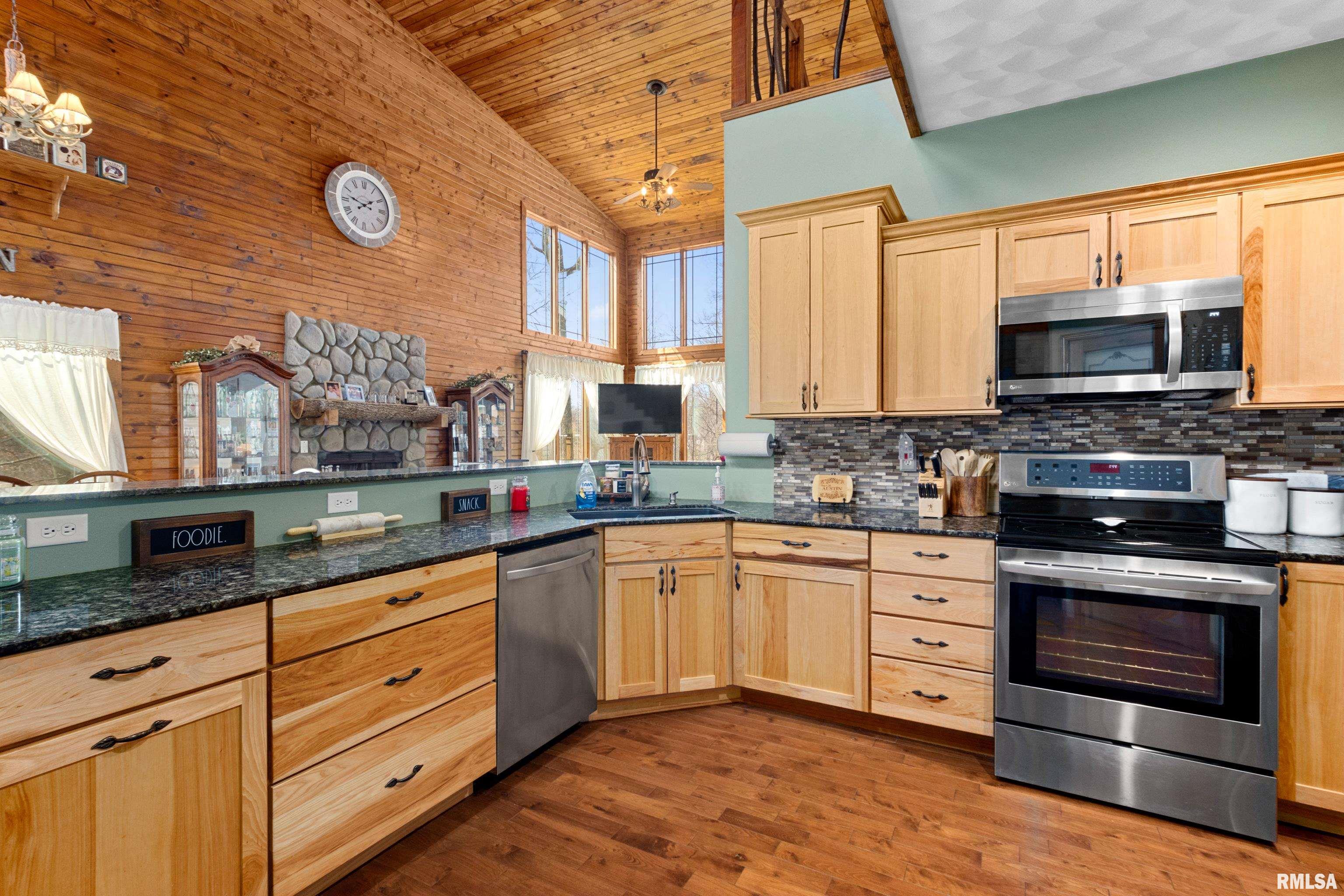 17980 Red Shale Hill Road Pekin, IL 61554 - Photo 22 of 61