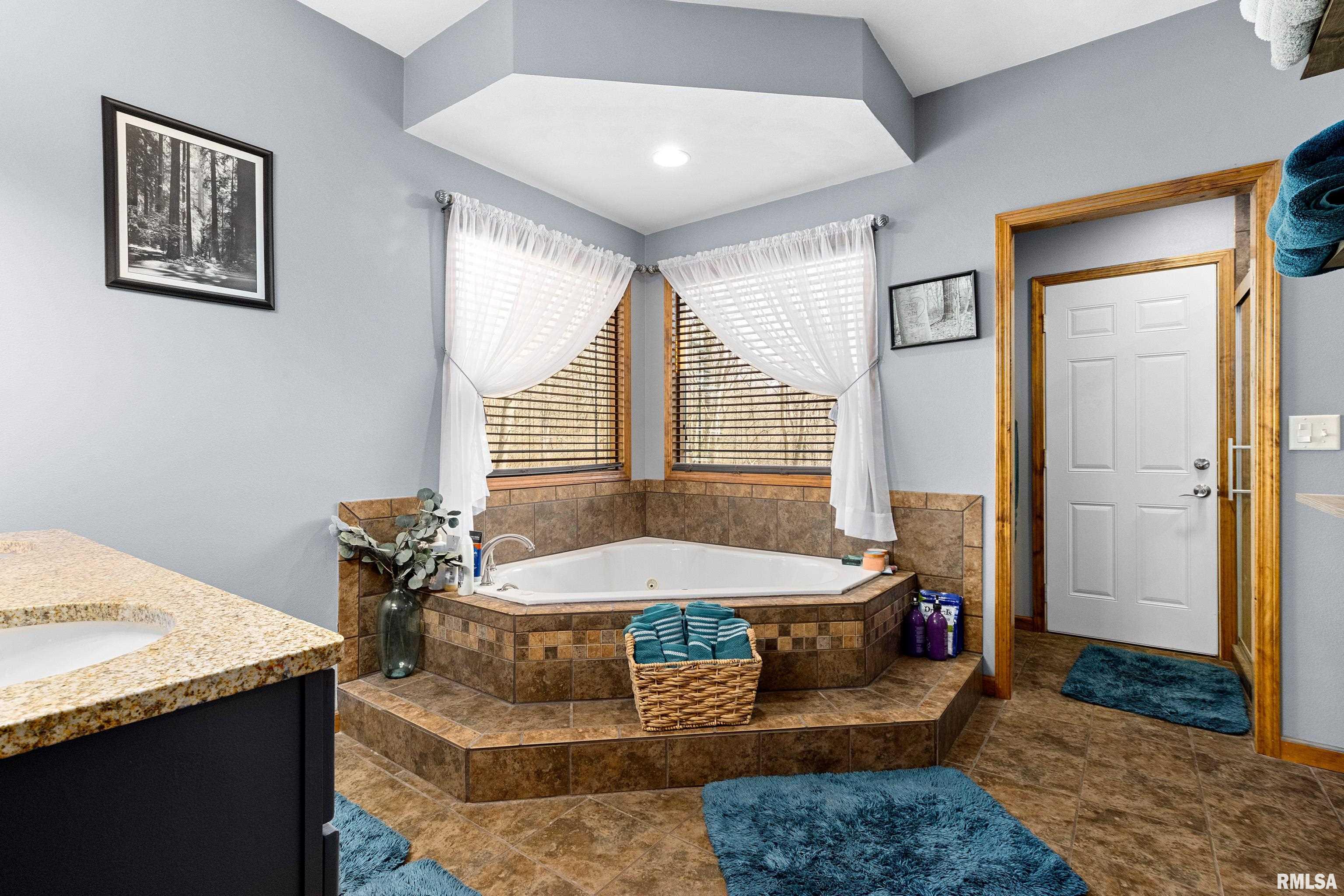 17980 Red Shale Hill Road Pekin, IL 61554 - Photo 29 of 61