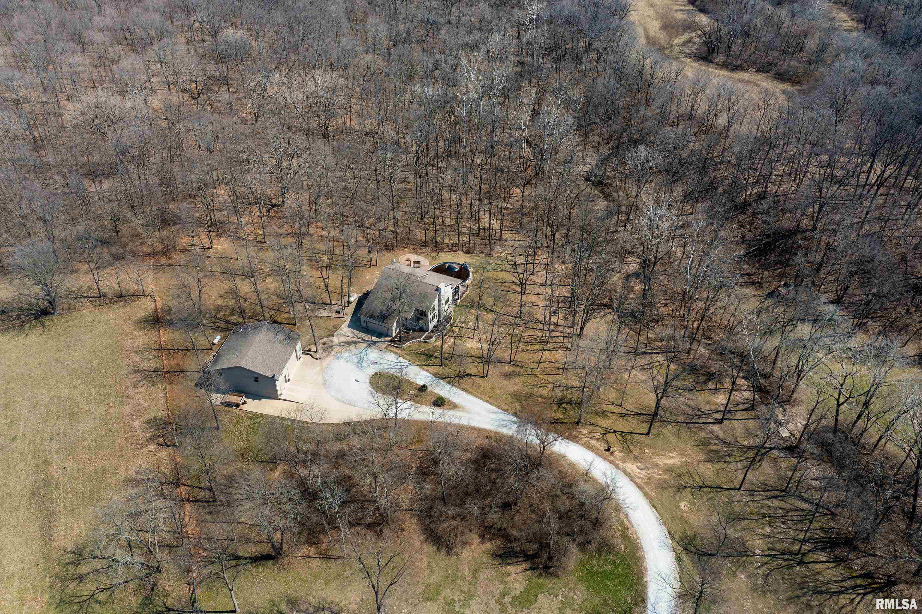 17980 Red Shale Hill Road Pekin, IL 61554 - Photo 4 of 61