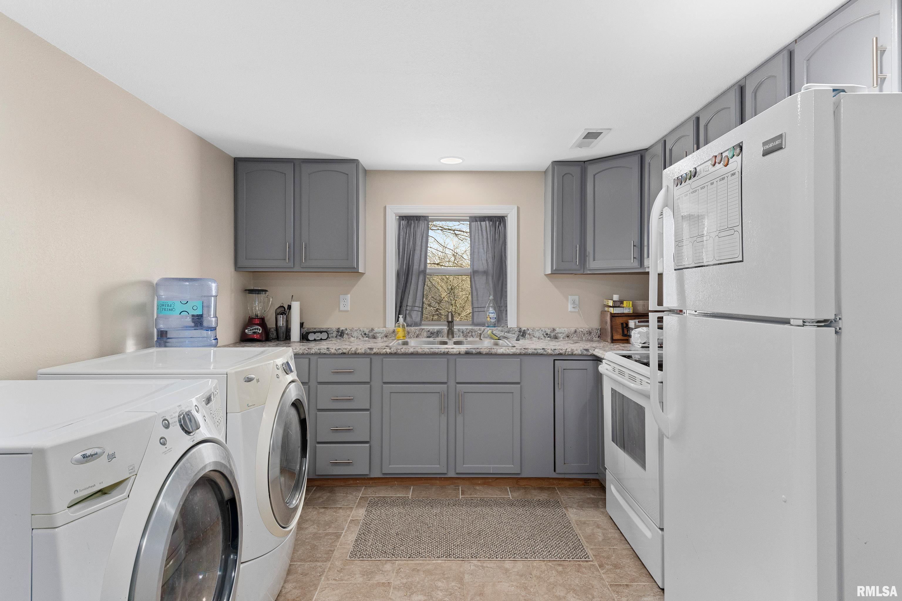17980 Red Shale Hill Road Pekin, IL 61554 - Photo 44 of 61