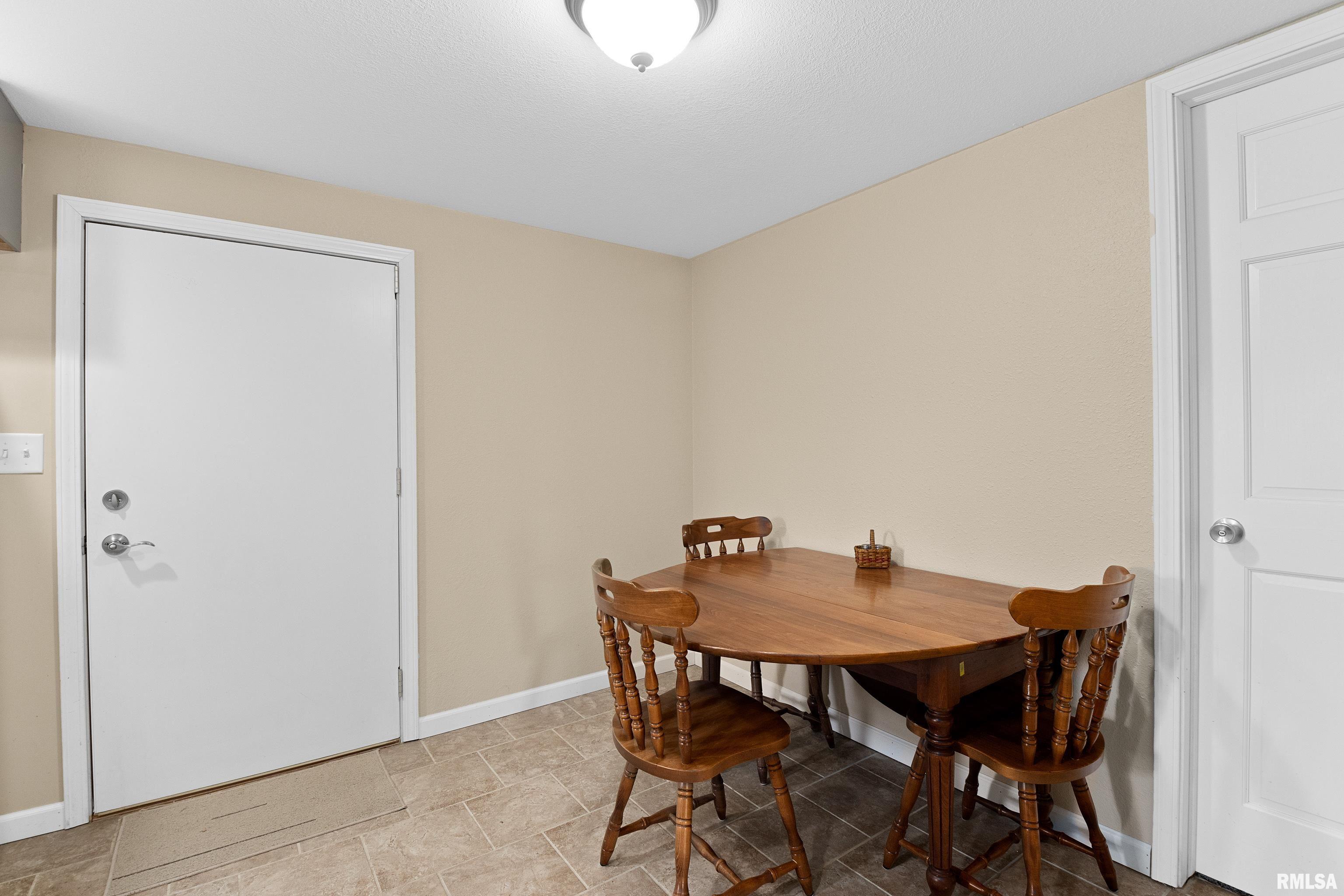 17980 Red Shale Hill Road Pekin, IL 61554 - Photo 46 of 61