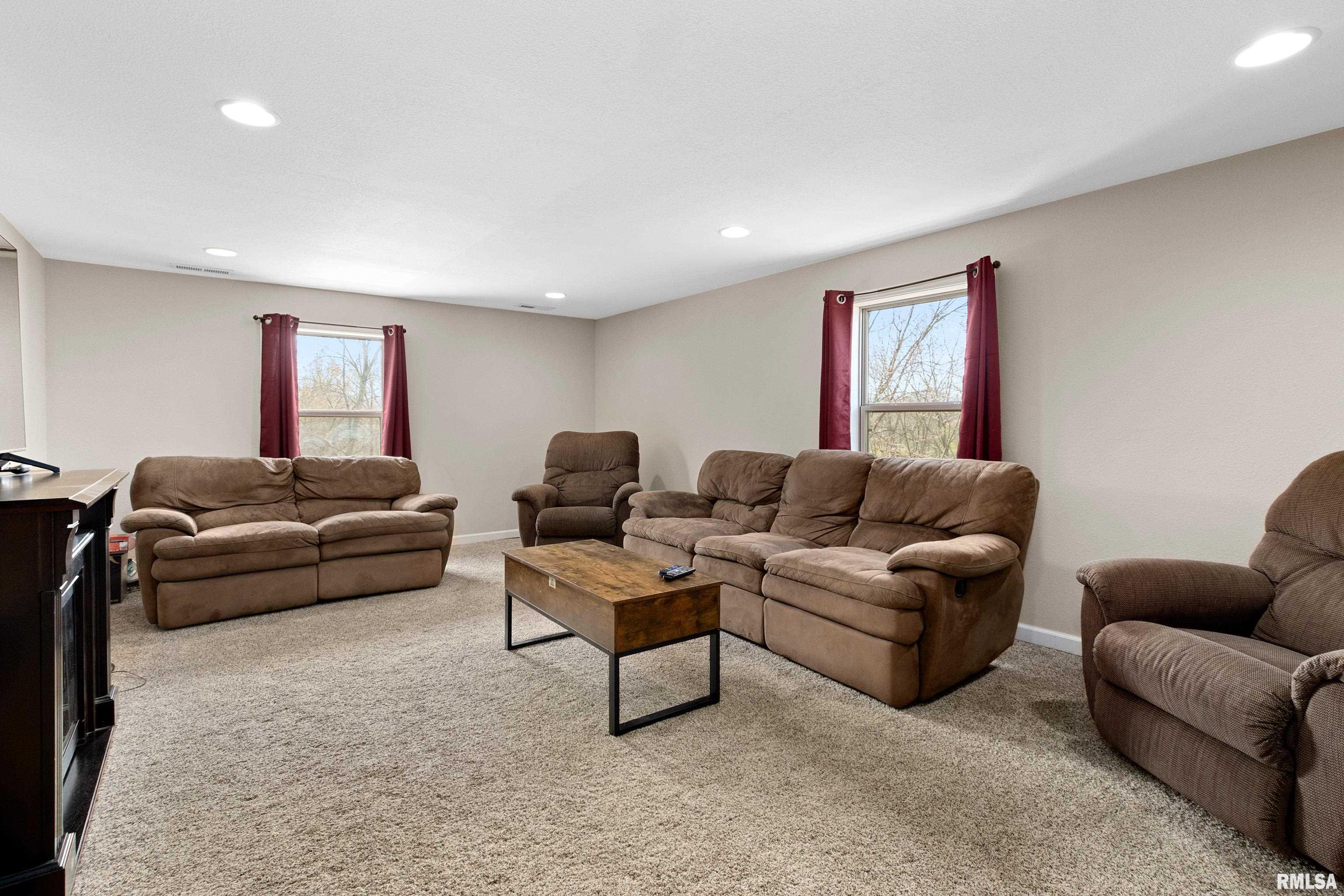 17980 Red Shale Hill Road Pekin, IL 61554 - Photo 47 of 61