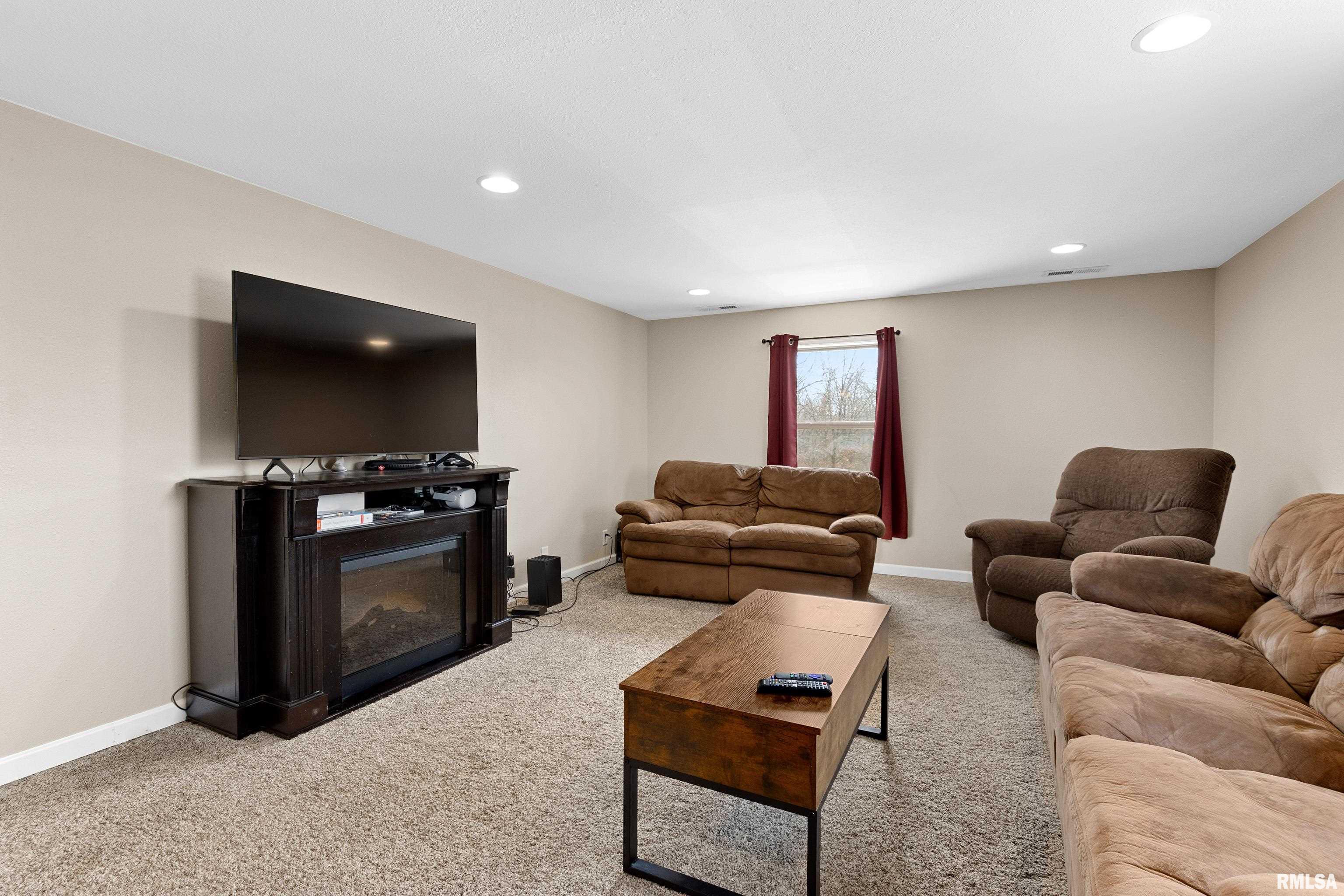 17980 Red Shale Hill Road Pekin, IL 61554 - Photo 48 of 61