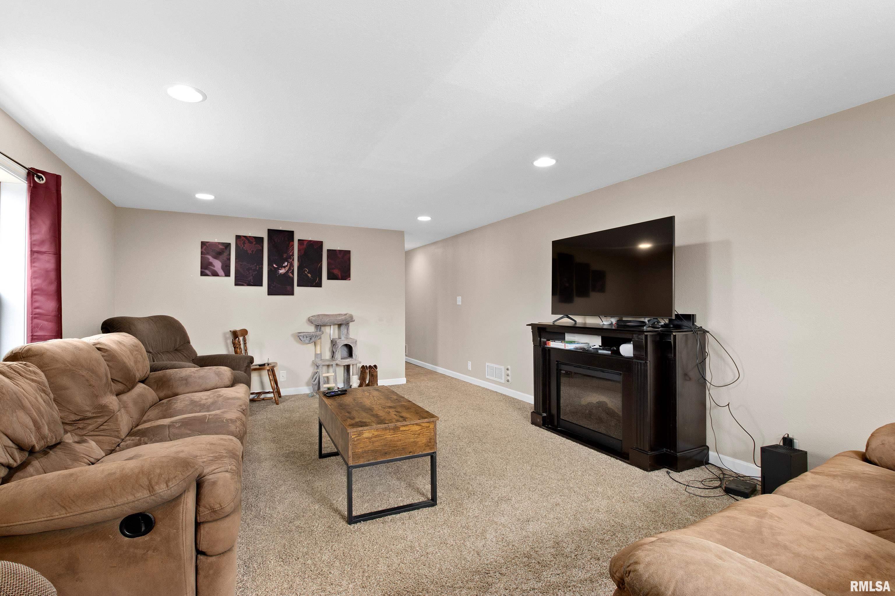 17980 Red Shale Hill Road Pekin, IL 61554 - Photo 49 of 61