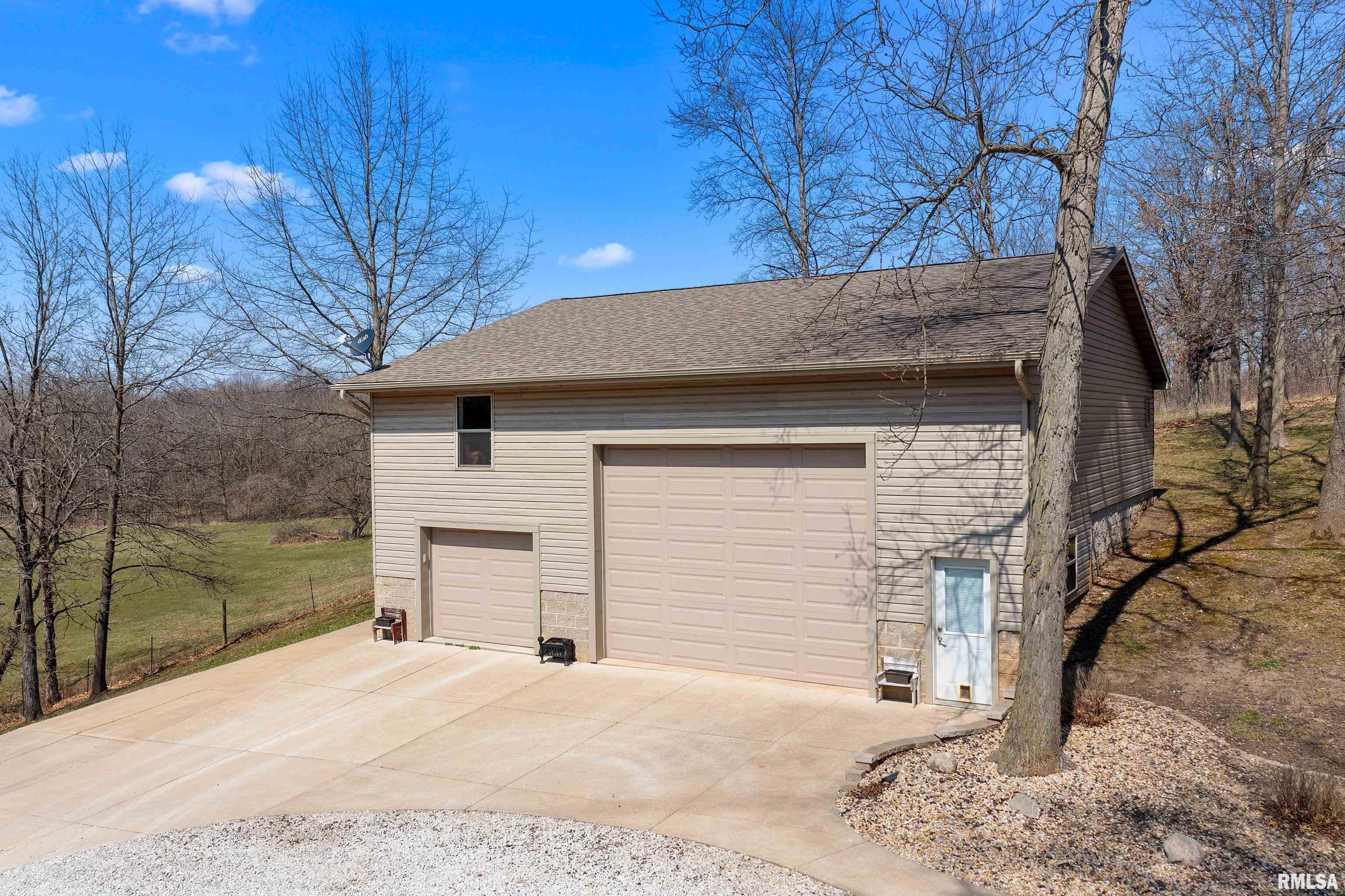 17980 Red Shale Hill Road Pekin, IL 61554 - Photo 6 of 61