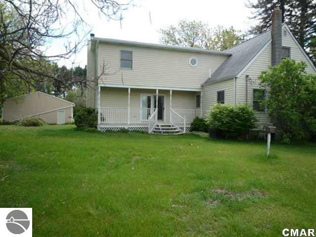 9501 East Wing Road Shepherd, MI 48883 - Photo 4 of 25 1772575-3.JPG