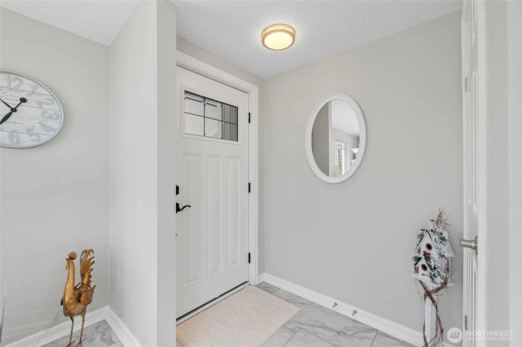 2610 East Section Street, Unit 12 Mount Vernon, WA 98274 - Photo 5 of 39 a view of a livingroom with wooden floor and a white wall