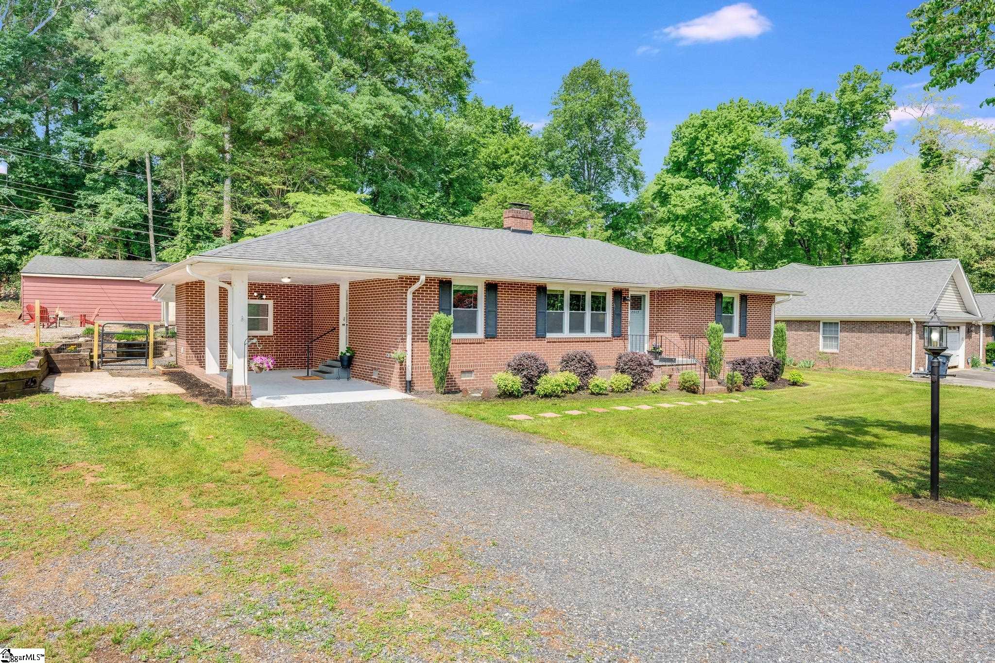 2605 Millgate Road Anderson, SC 29621 - Photo 2 of 32