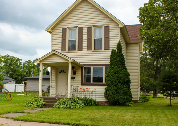 $172,000 | 1122 6th Street West, Ashland, WI 54806