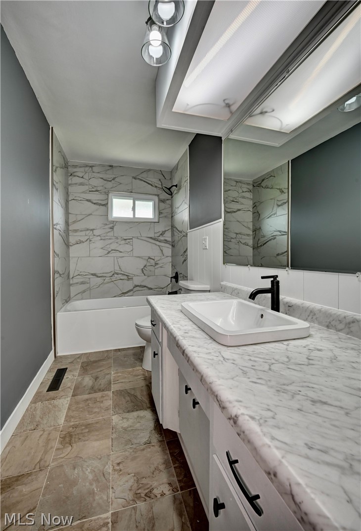 3265 York View Road Southwest New Philadelphia, OH 44663 - Photo 15 of 45 Full bathroom featuring vanity and shower / bathtub combination