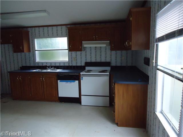 161 Christopher Road Stokesdale, NC 27357 - Photo 8 of 15 Kitchen.