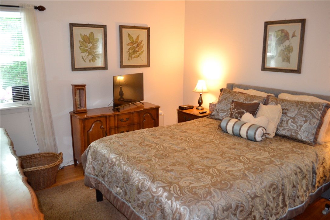833 Dewitt Road Webster, NY 14580 - Photo 10 of 20 Primary bedroom