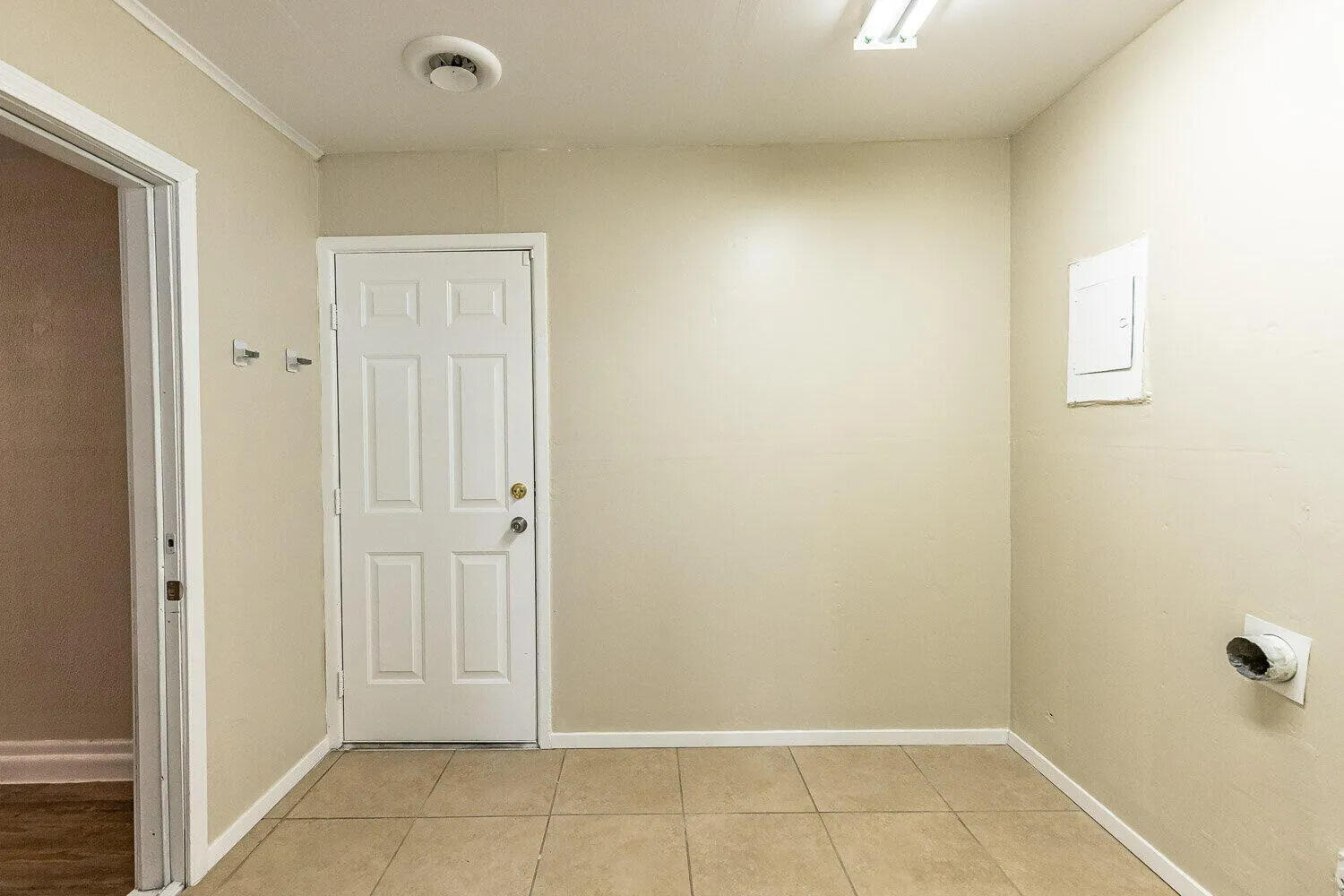 1916 71st Street Lubbock, TX 79412 - Photo 8 of 14 0e56aaccb974bc3cc2f17d409f477d9fl-m20328