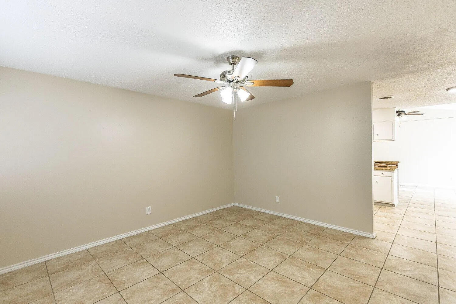 1916 71st Street Lubbock, TX 79412 - Photo 9 of 14 0e56aaccb974bc3cc2f17d409f477d9fl-m22075