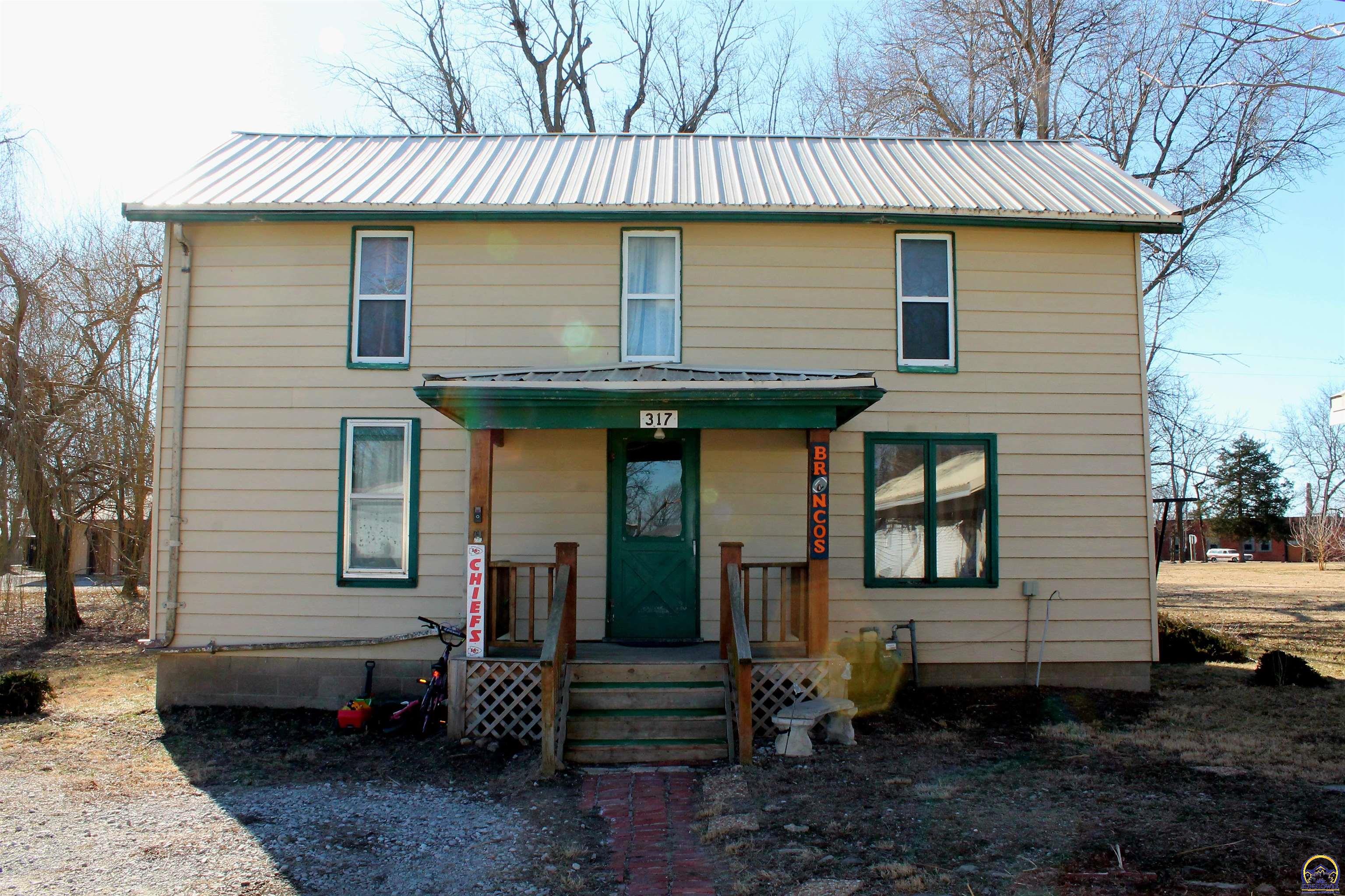 317 Chestnut Street Everest, KS 66424 - Photo 1 of 26