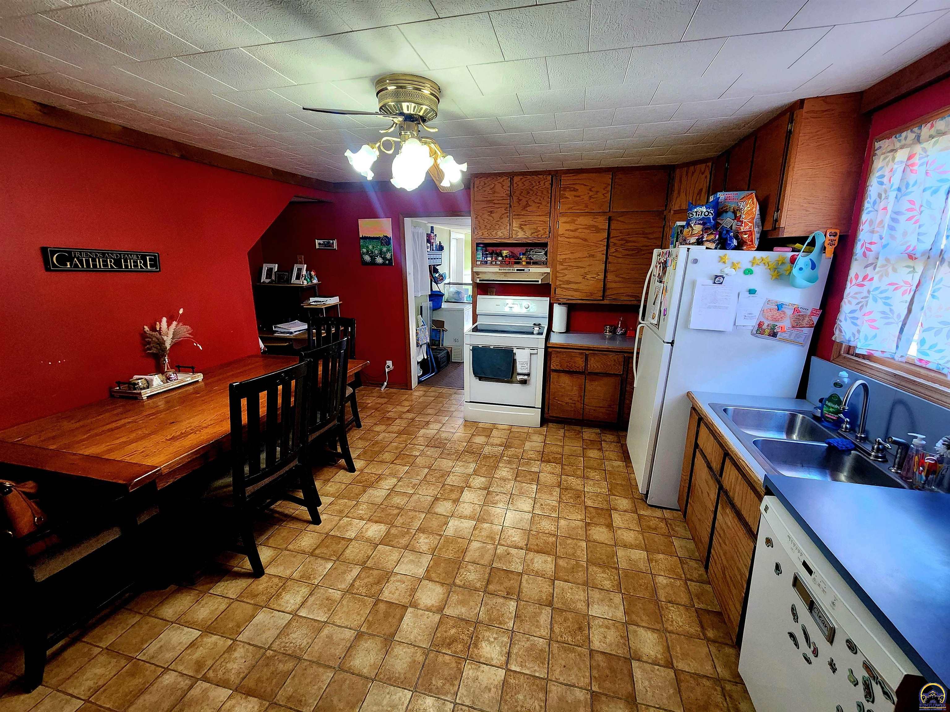 317 Chestnut Street Everest, KS 66424 - Photo 11 of 26
