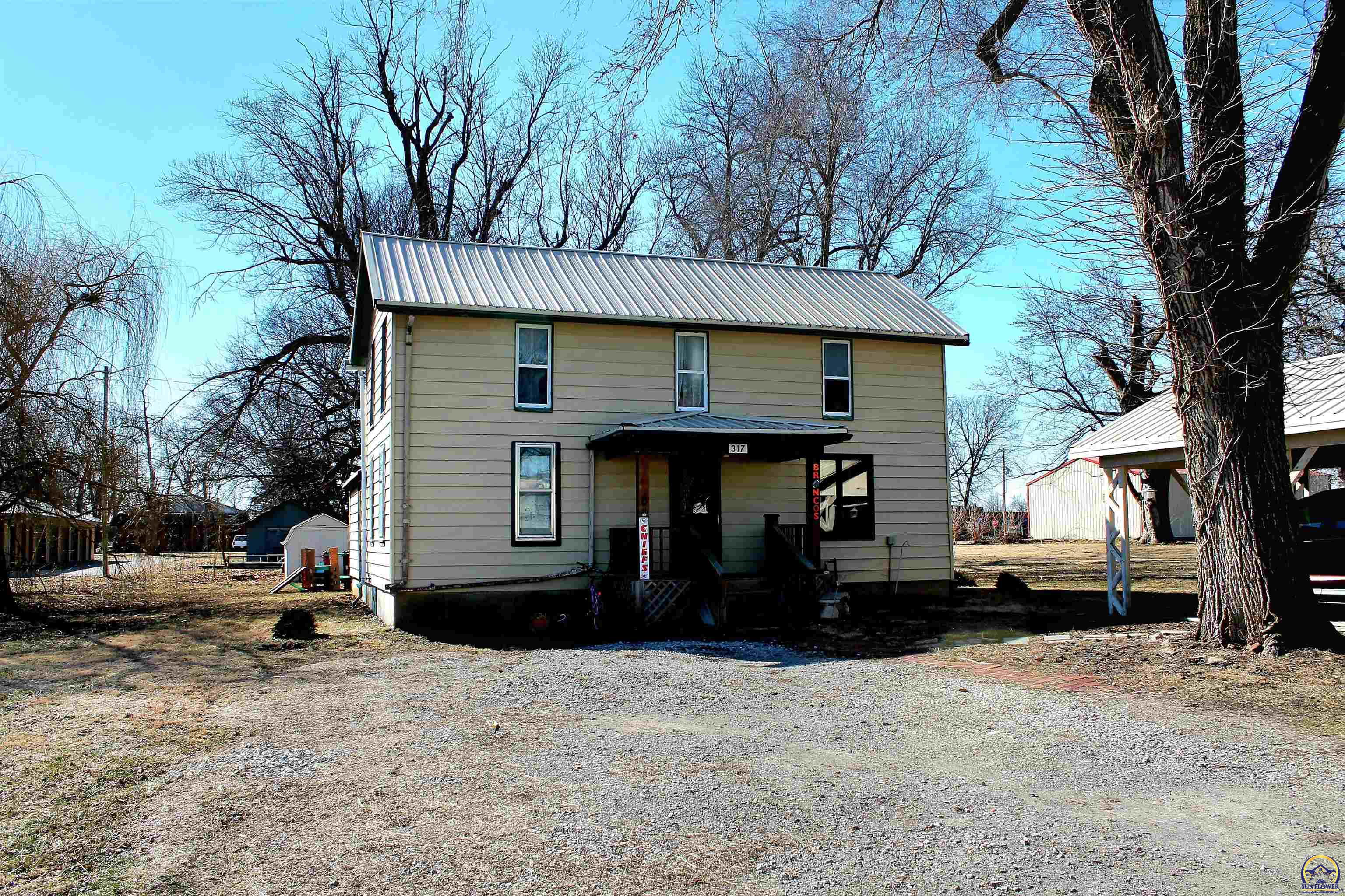 317 Chestnut Street Everest, KS 66424 - Photo 3 of 26