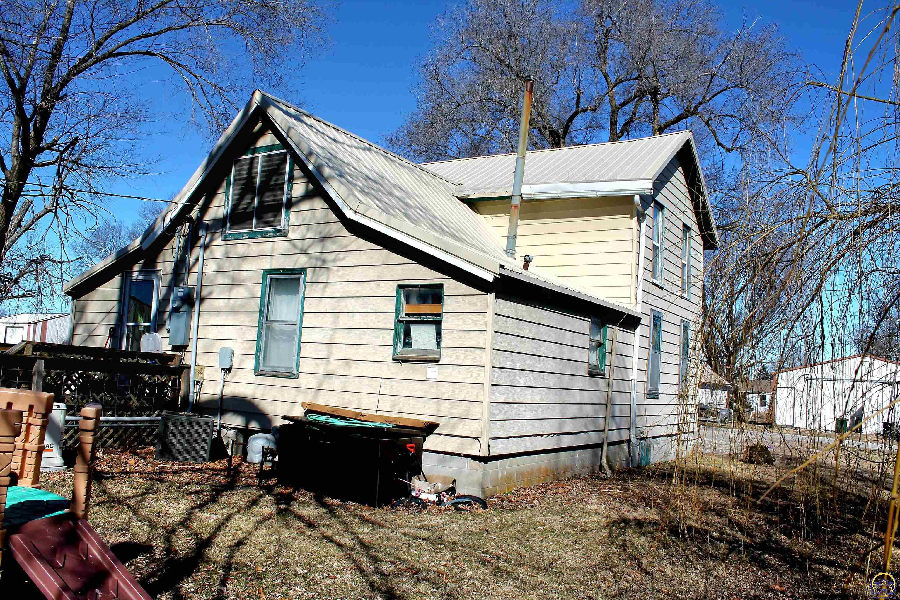 317 Chestnut Street Everest, KS 66424 - Photo 6 of 26