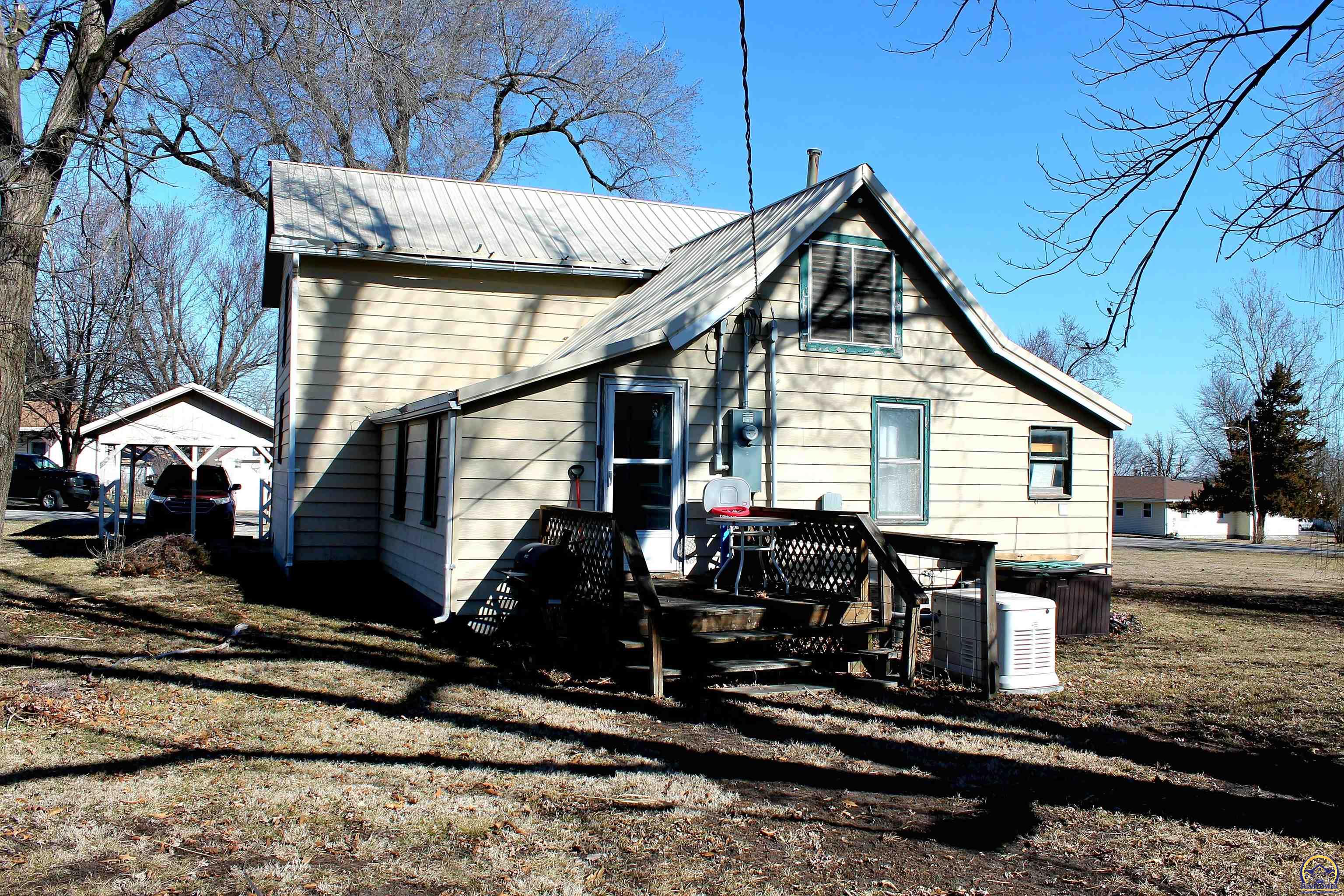 317 Chestnut Street Everest, KS 66424 - Photo 9 of 26
