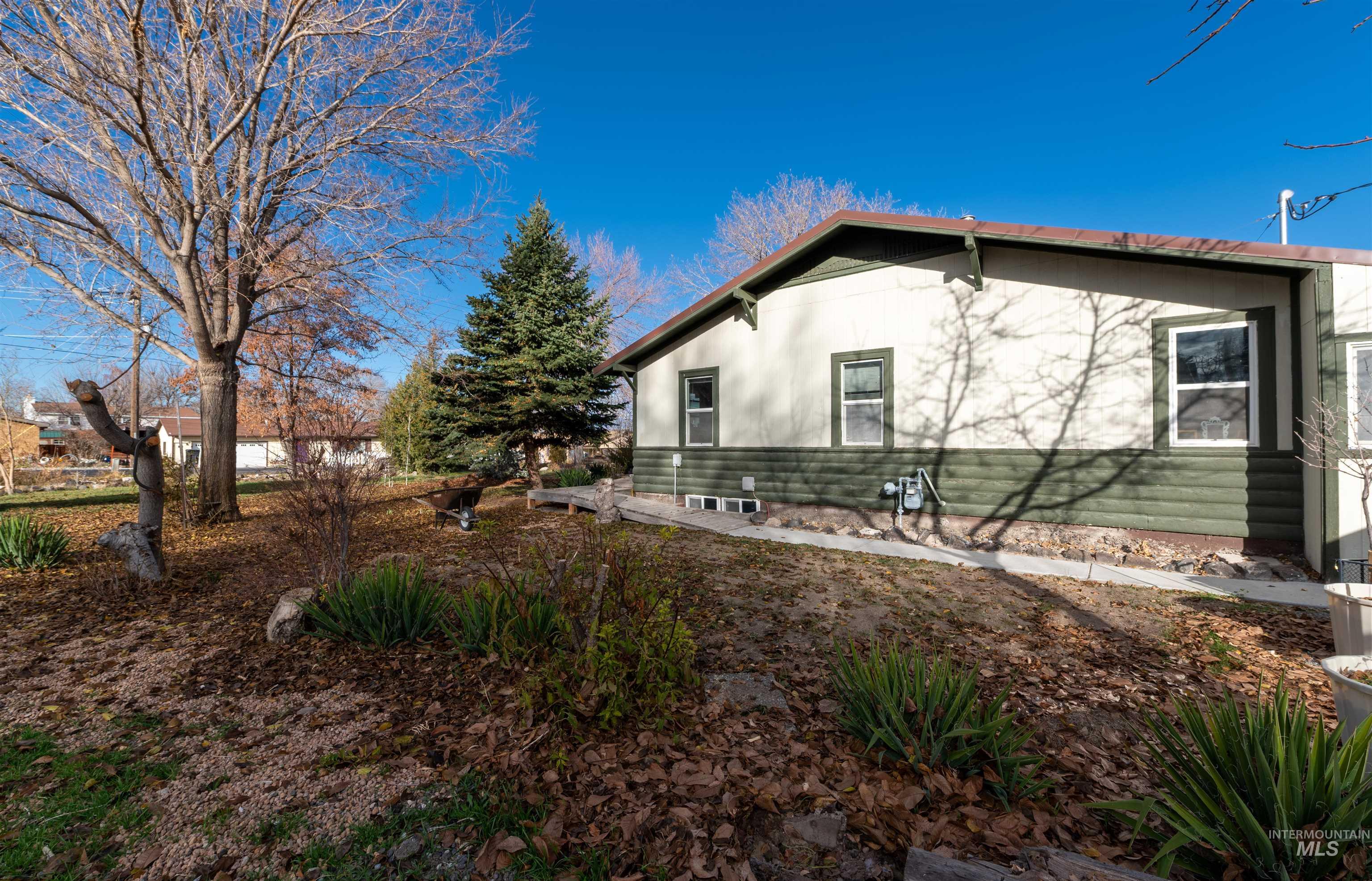 408 Clear Lakes Road Buhl, ID 83316 - Photo 2 of 16 View of property exterior