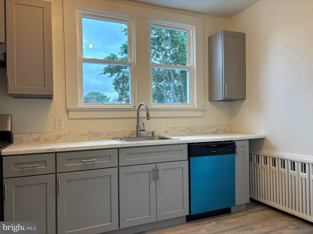 a black and white photo of a living room