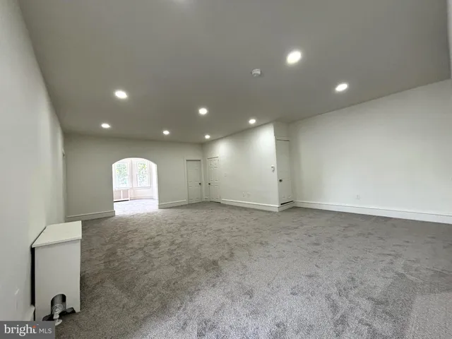 a view of empty room with window