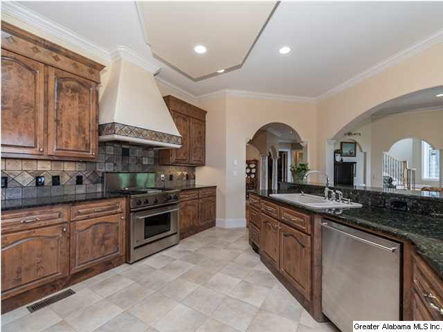 201 Kings Crest Lane Pelham, AL 35124 - Photo 8 of 32