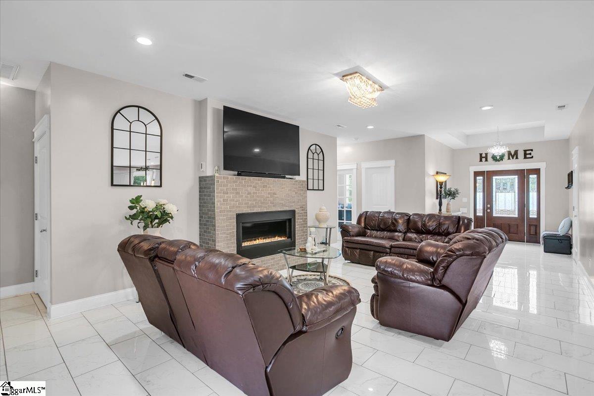 343 Fairview Church Road Fountain Inn, SC 29644 - Photo 4 of 46