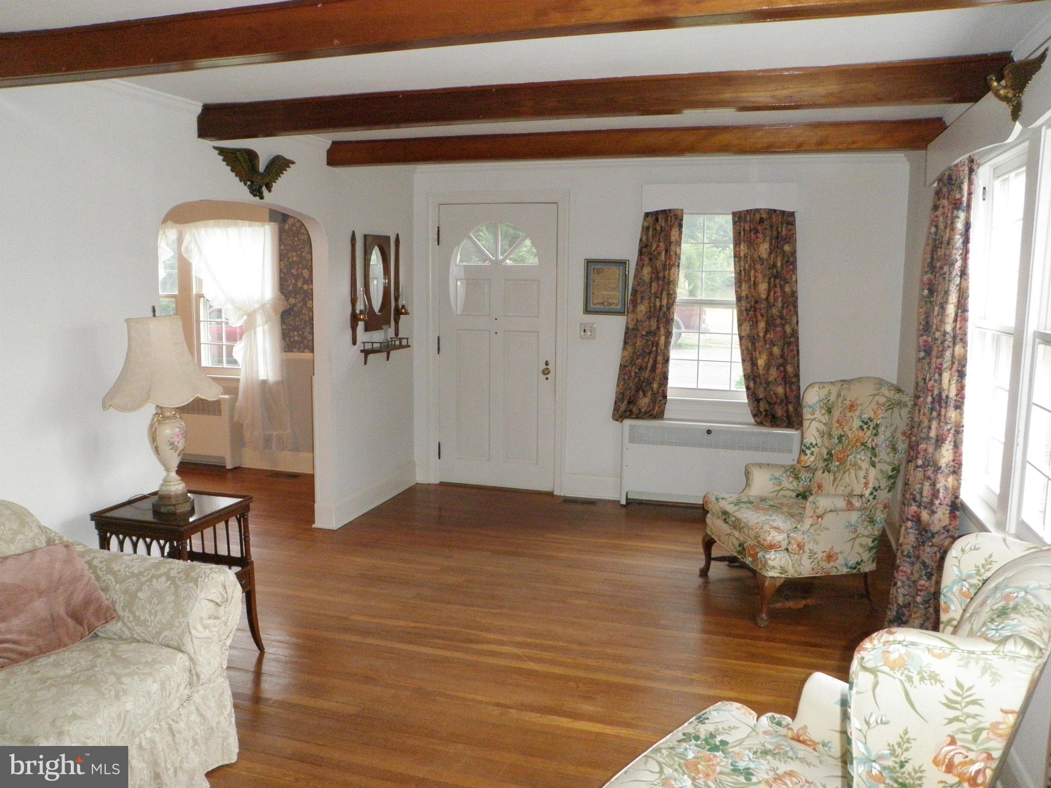 126 Cecil Road Pasadena, MD 21122 - Photo 5 of 30 Living Room