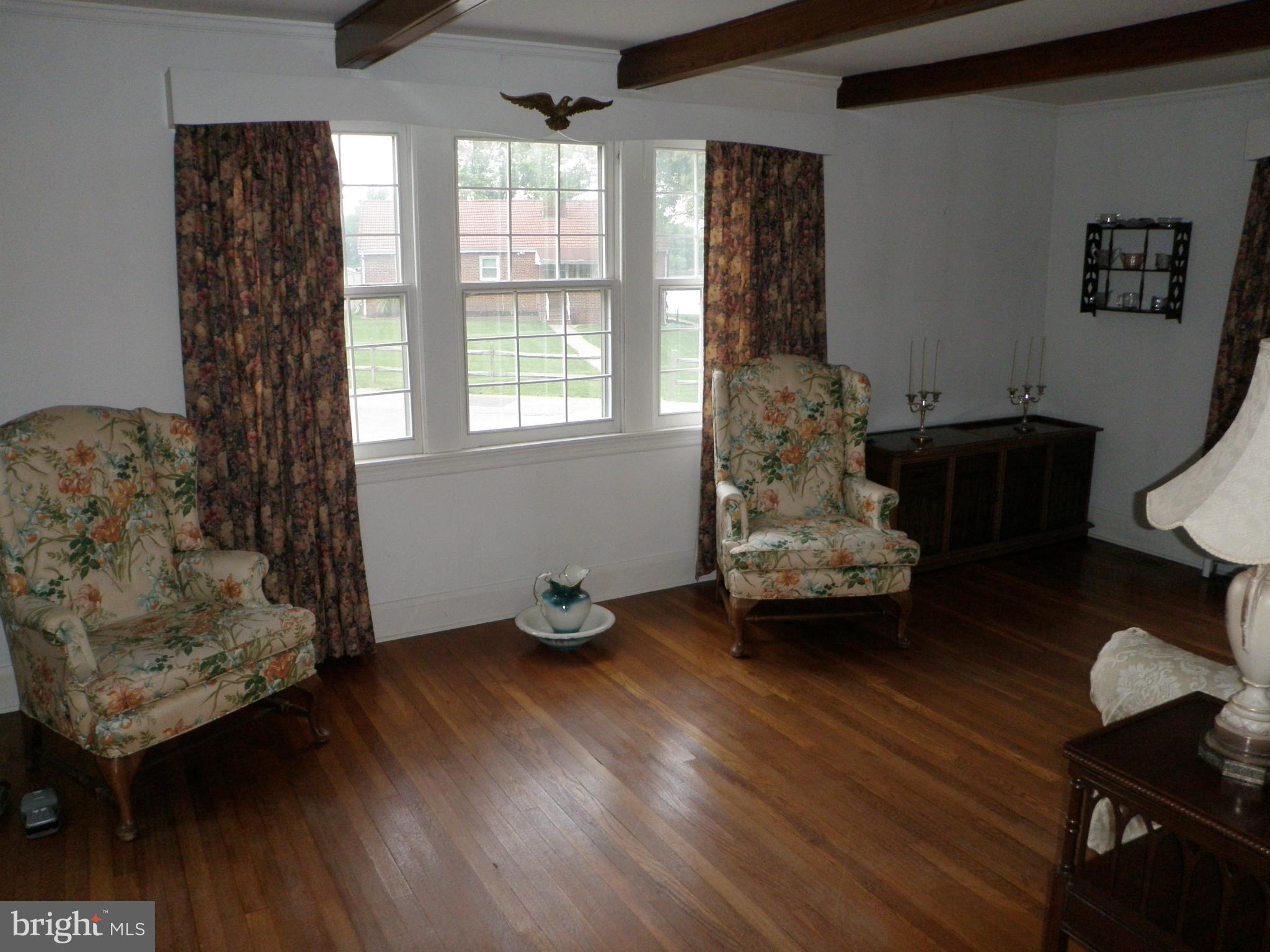 126 Cecil Road Pasadena, MD 21122 - Photo 6 of 30 Living Room