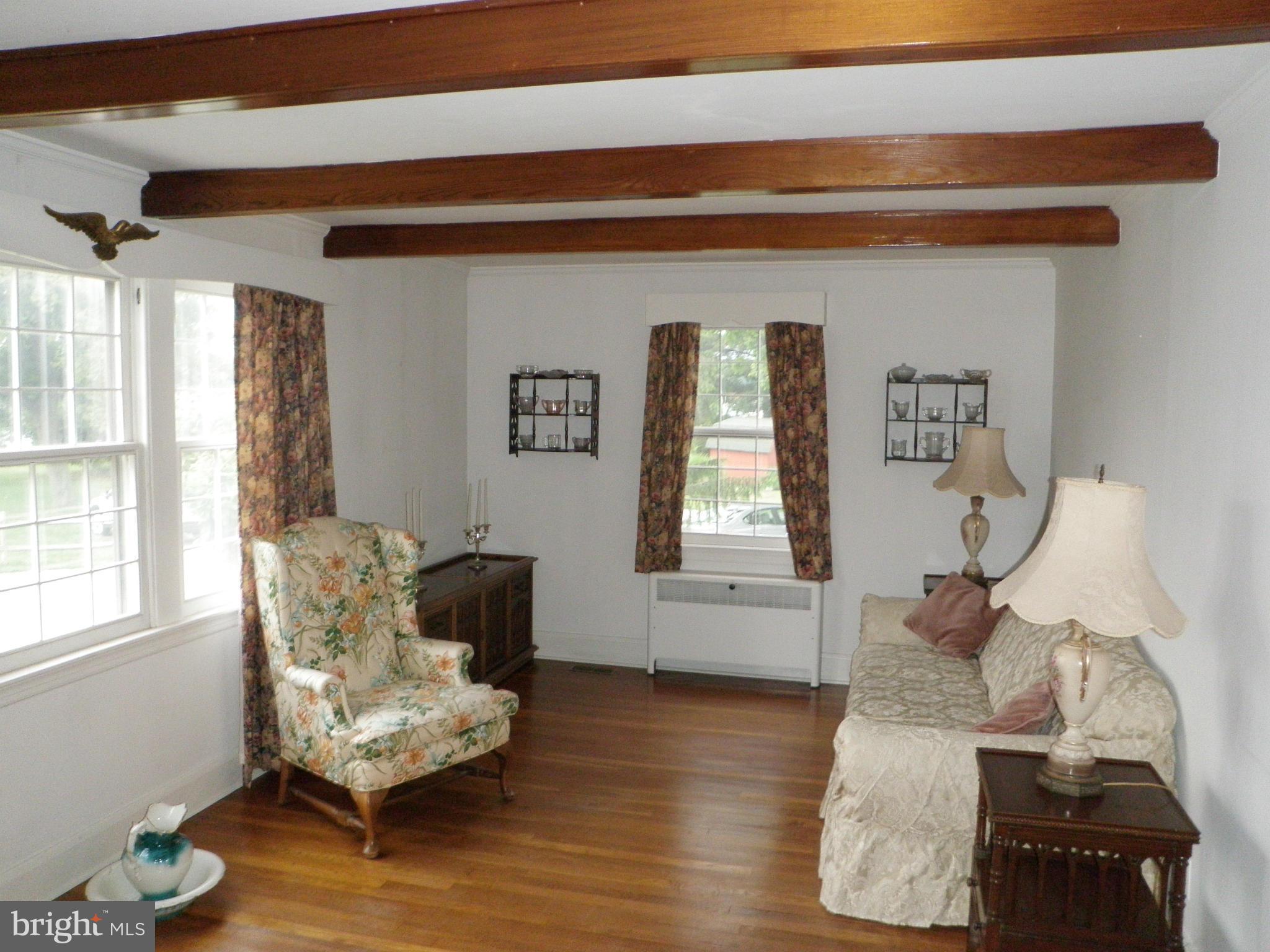 126 Cecil Road Pasadena, MD 21122 - Photo 7 of 30 Living Room