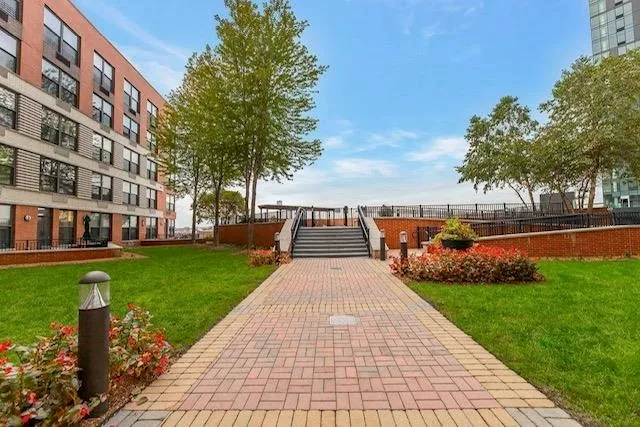 a view of a yard with a fountain