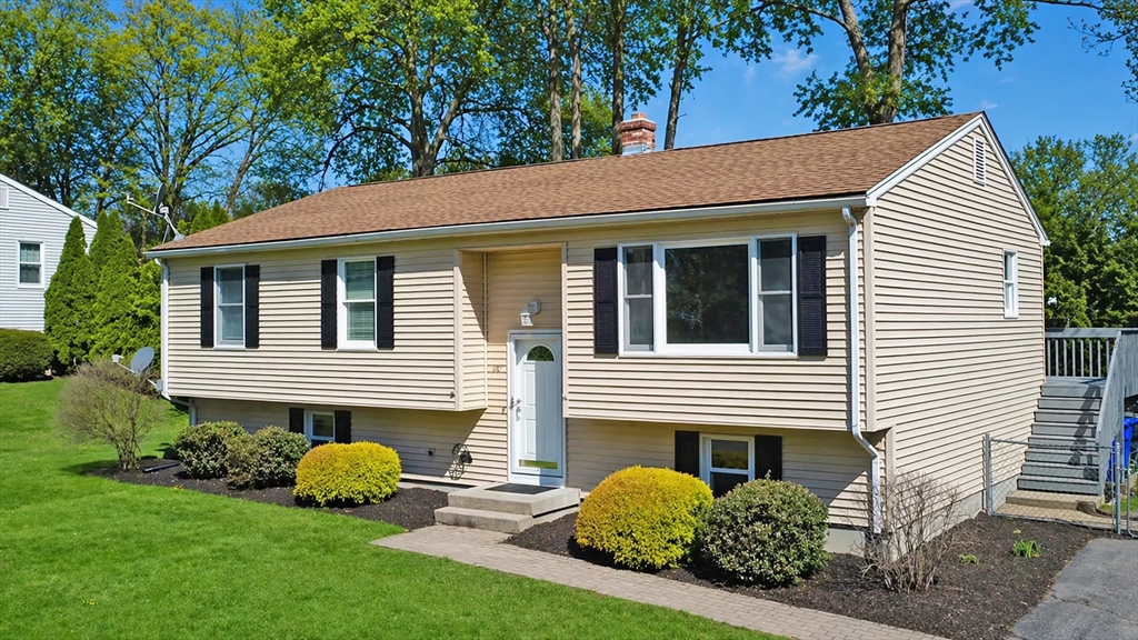 90 Teakwood Road Springfield, MA 01128 - Photo 2 of 39