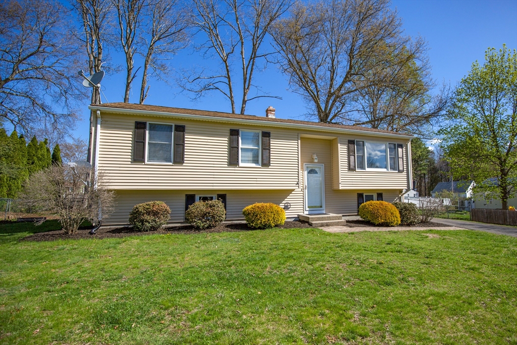 90 Teakwood Road Springfield, MA 01128 - Photo 3 of 39