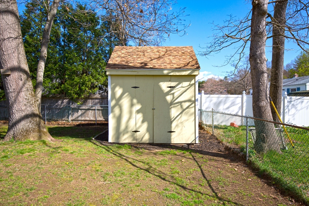90 Teakwood Road Springfield, MA 01128 - Photo 36 of 39