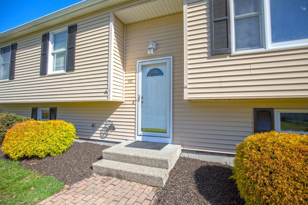 90 Teakwood Road Springfield, MA 01128 - Photo 4 of 39