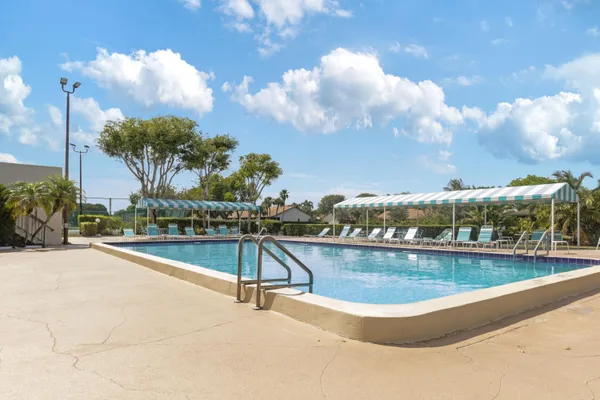 $2,000 | 7831 Willow Spring Drive, Unit 524, Lake Worth, FL 33467