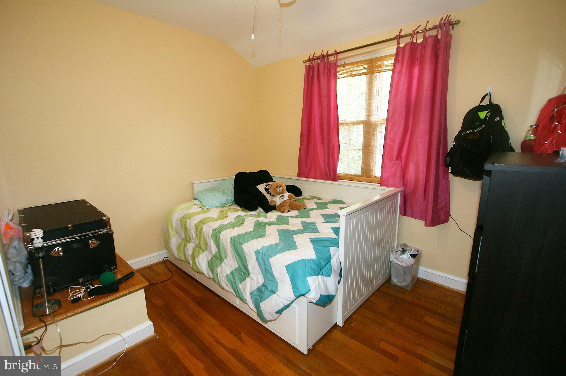 9626 Dilston Road Silver Spring, MD 20903 - Photo 20 of 30 Bedroom