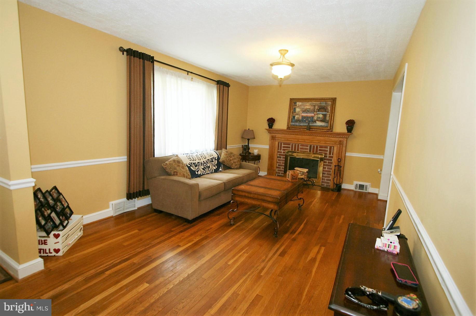 9626 Dilston Road Silver Spring, MD 20903 - Photo 3 of 30 Living Room