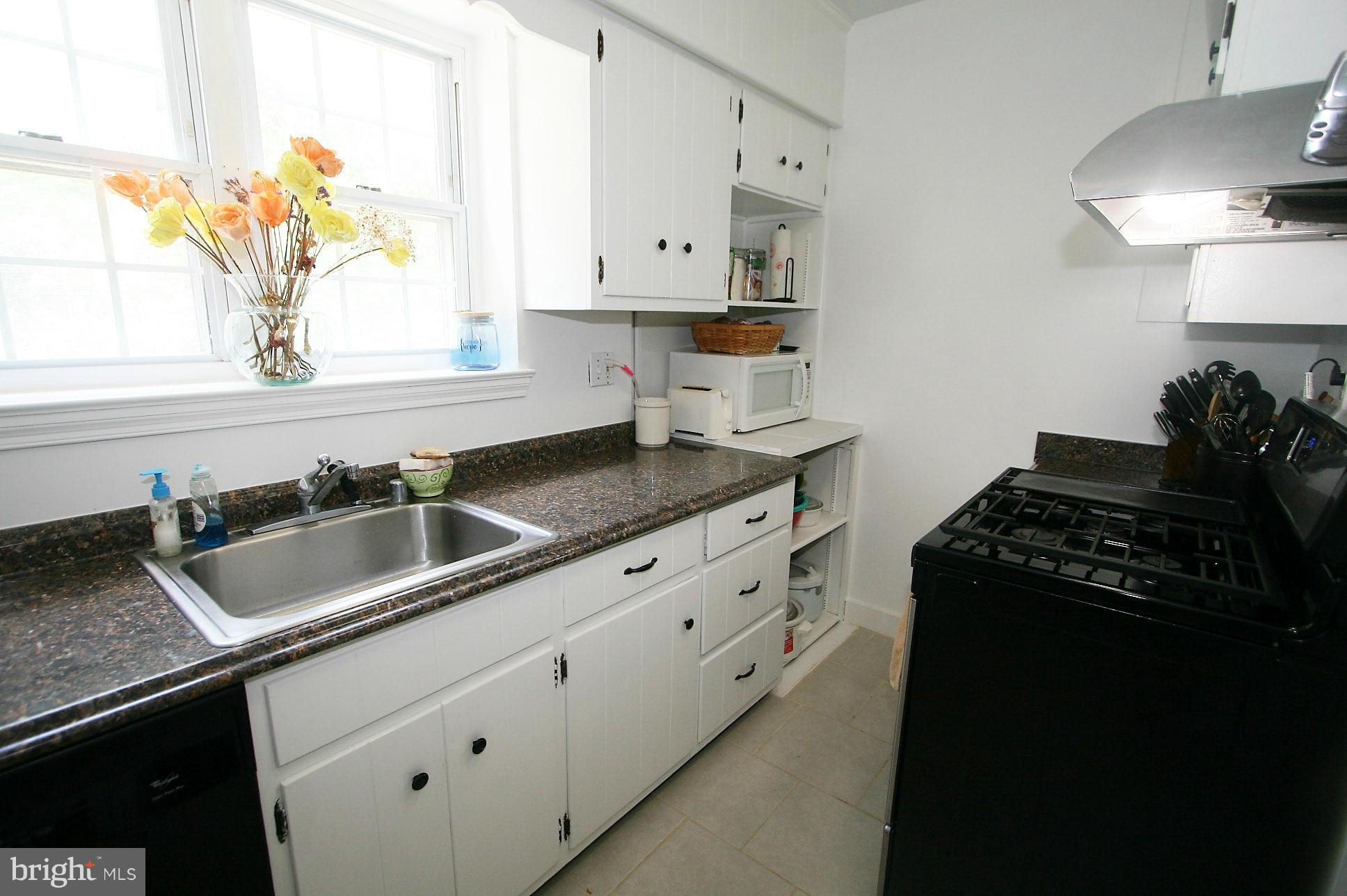 9626 Dilston Road Silver Spring, MD 20903 - Photo 9 of 30 Brand new gas stove