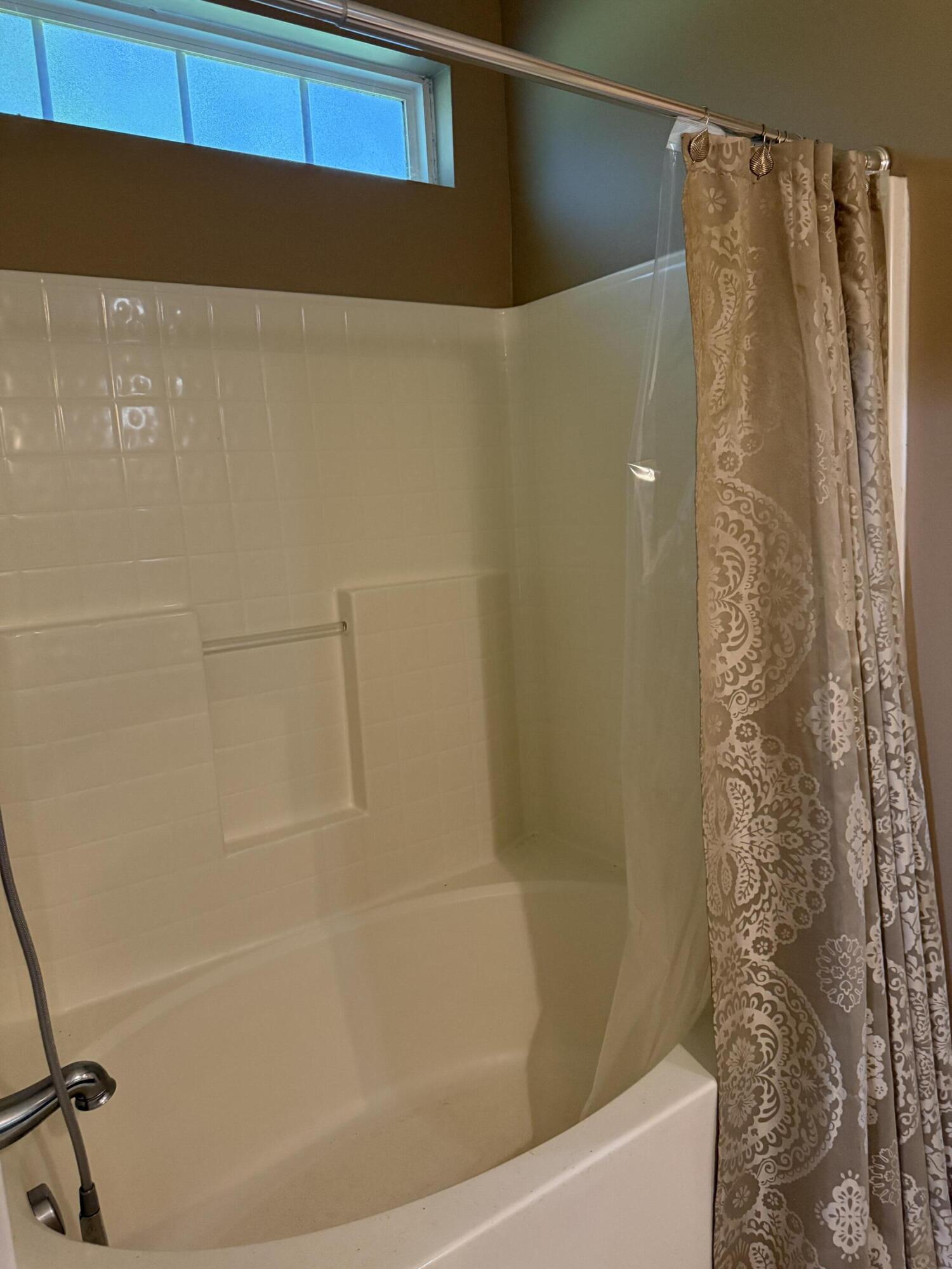 354 King Street Thomson, GA 30824 - Photo 11 of 17 Primary bathroom