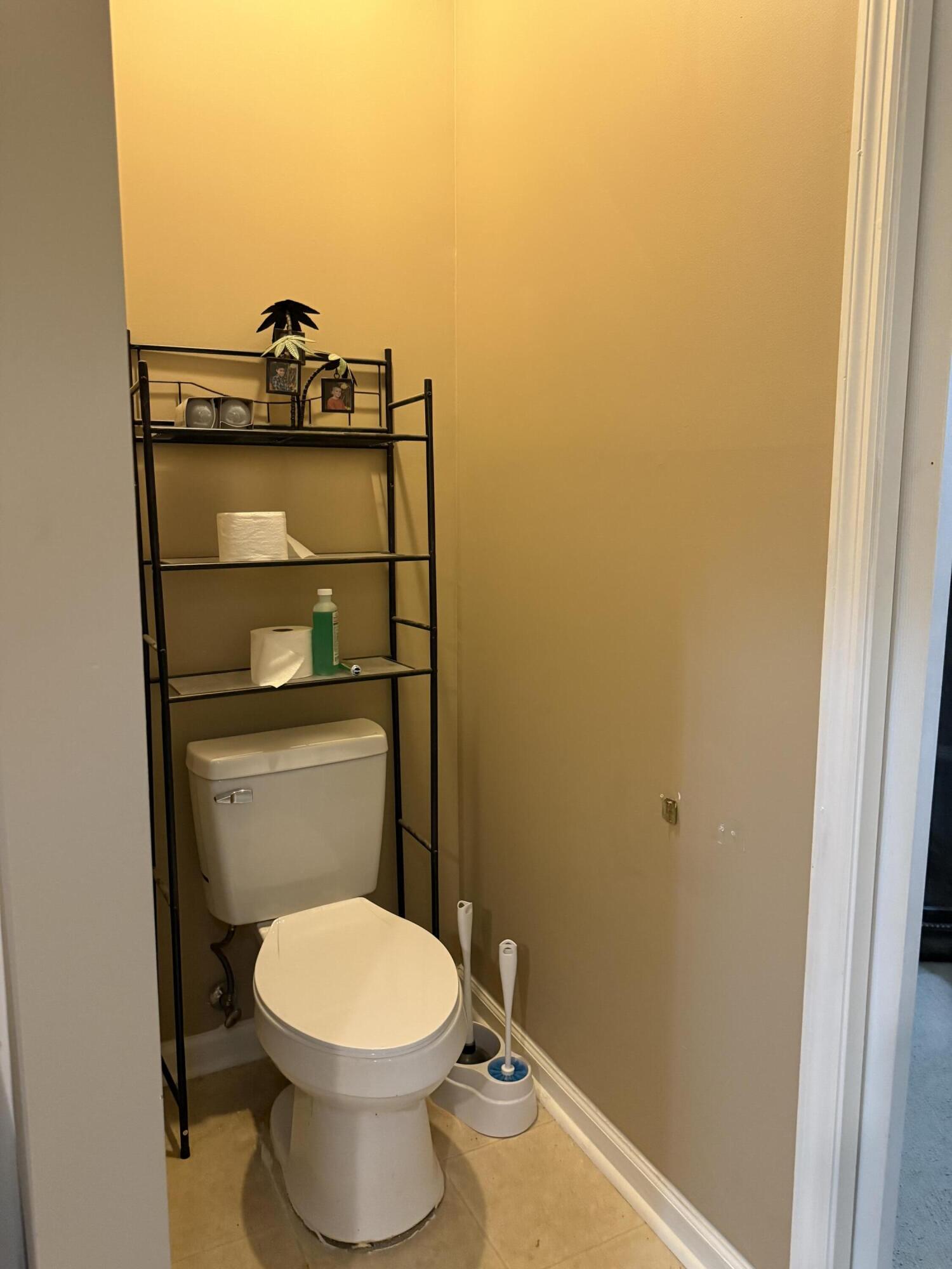 354 King Street Thomson, GA 30824 - Photo 12 of 17 Primary bathroom