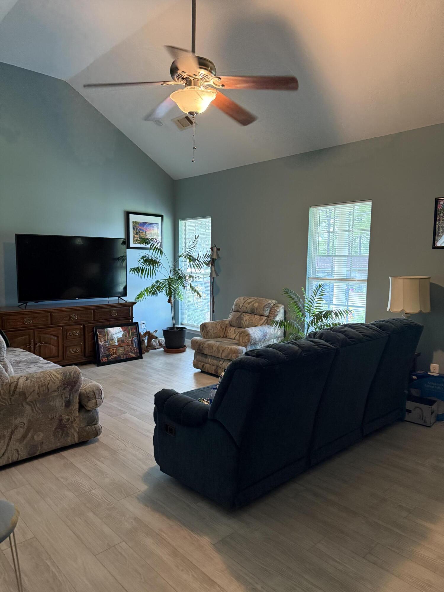 354 King Street Thomson, GA 30824 - Photo 3 of 17 Living Room