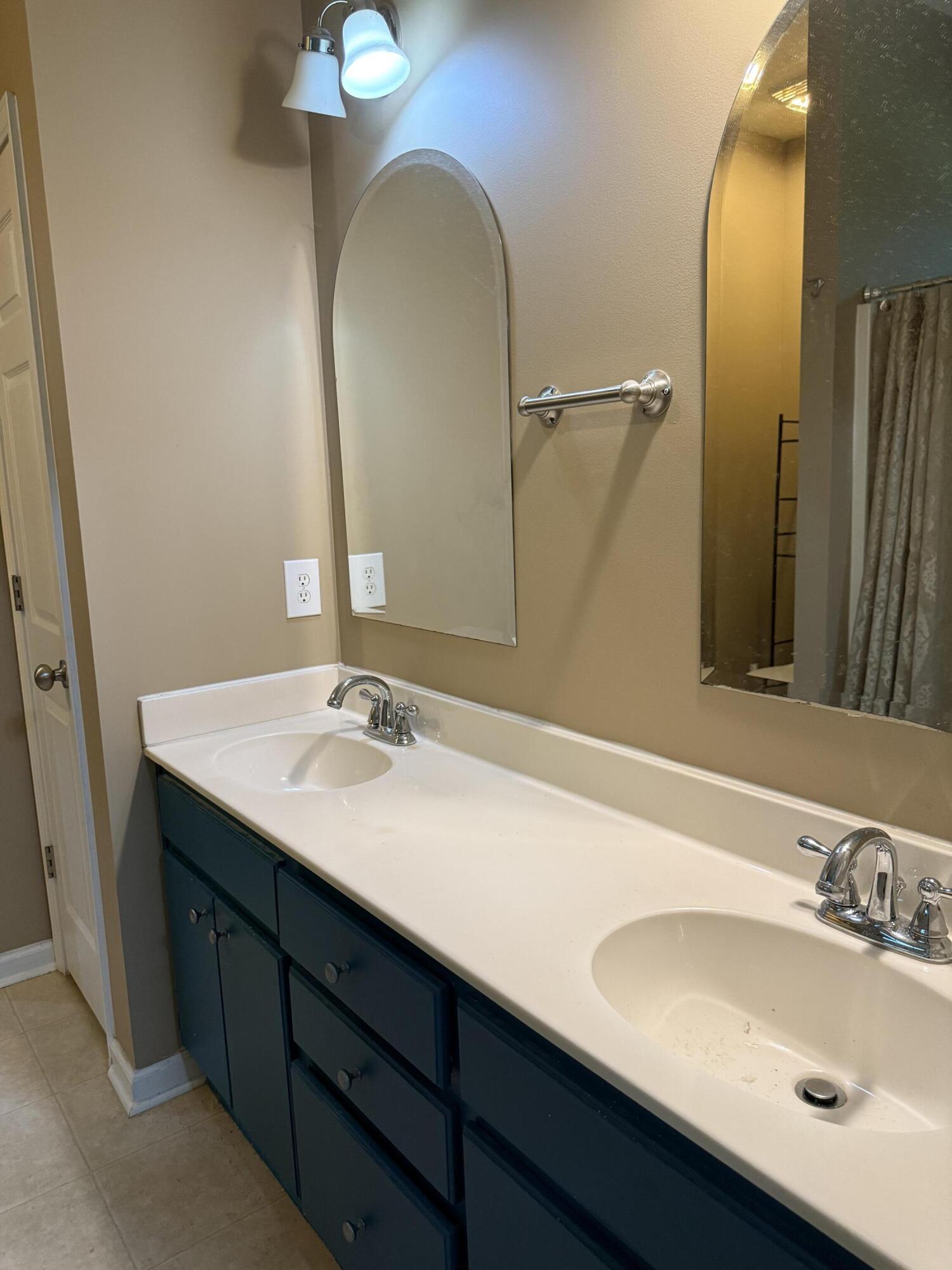 354 King Street Thomson, GA 30824 - Photo 10 of 17 Primary bathroom