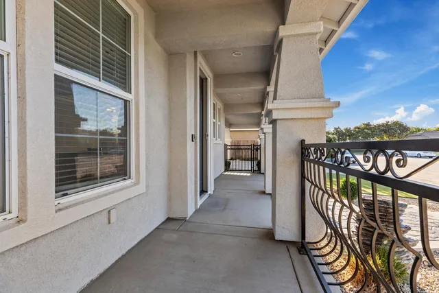 a view of entryway with a front door