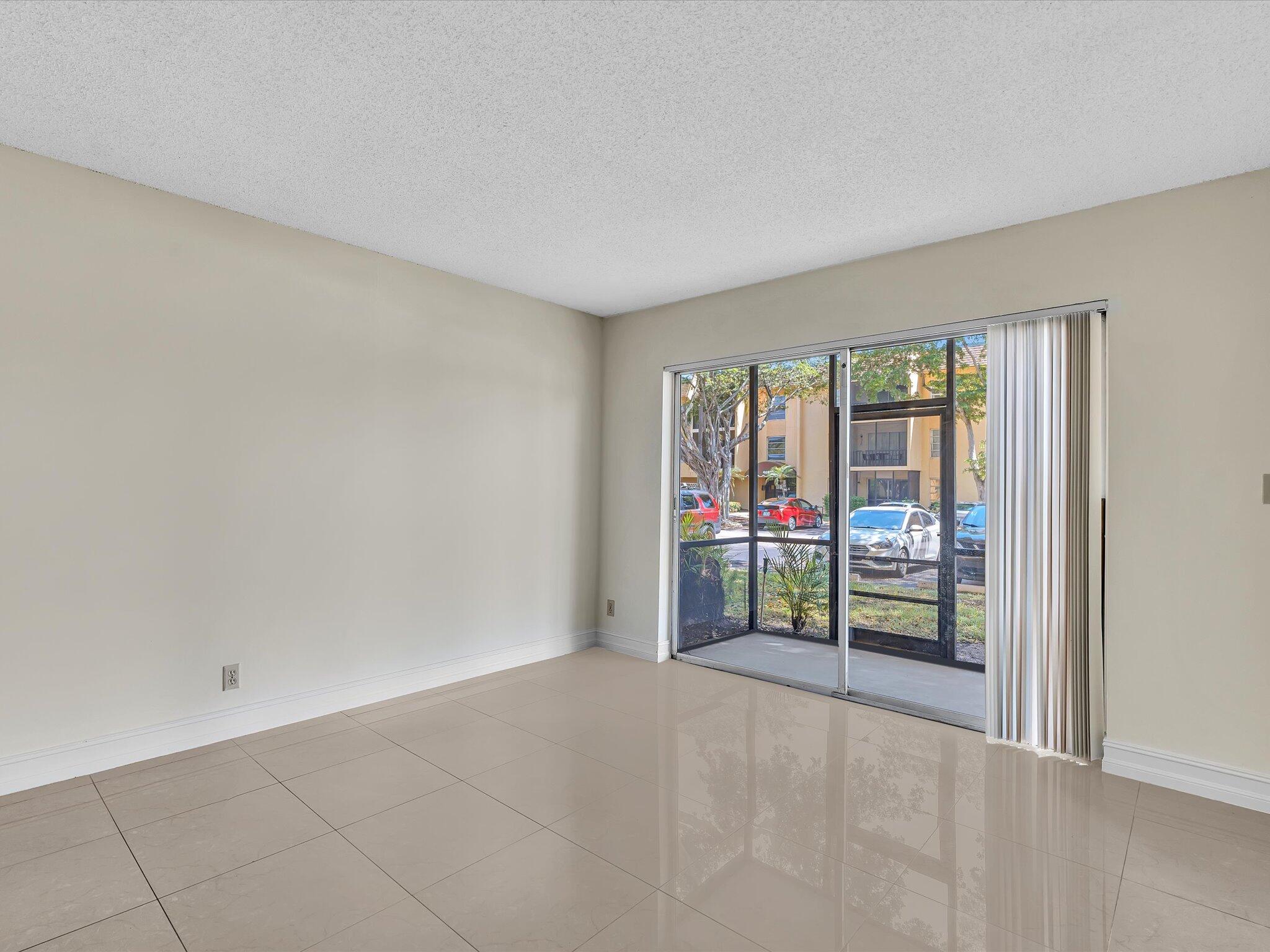 470 Northwest 20th Street Boca Raton, FL 33431 - Photo 24 of 50 Living Room