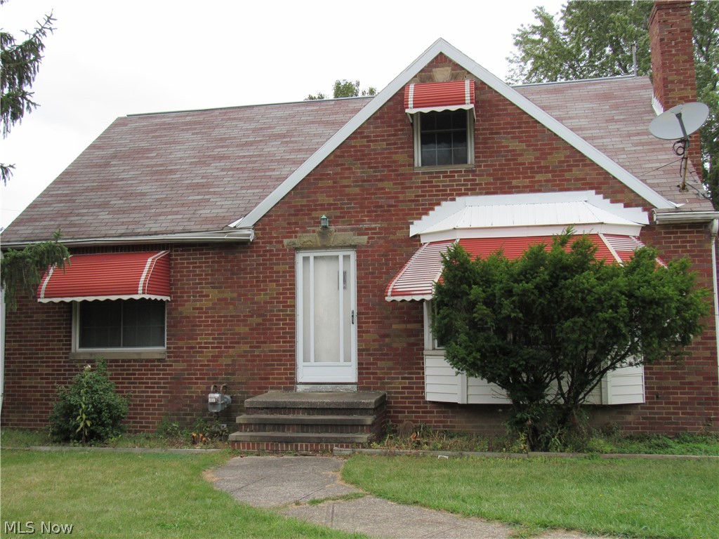 8002 West Ridgewood Drive Cleveland, OH 44129 - Photo 1 of 29