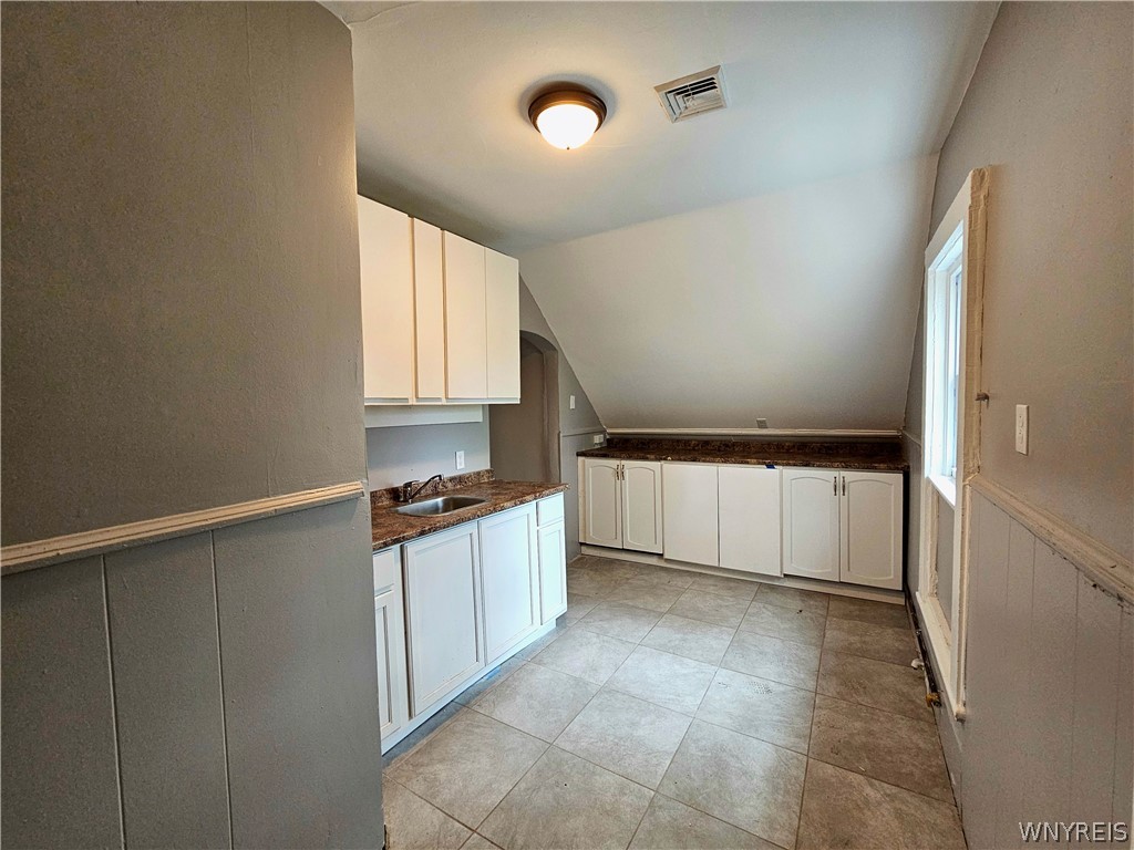 102 17th Street Buffalo, NY 14213 - Photo 9 of 10