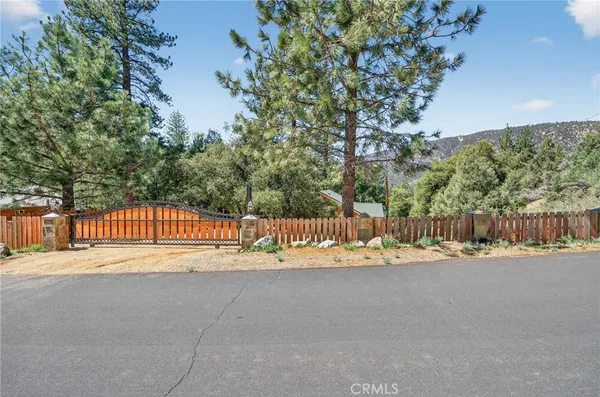 $399,999 | 2220 St Anton Drive, Pine Mountain Club, CA 93222