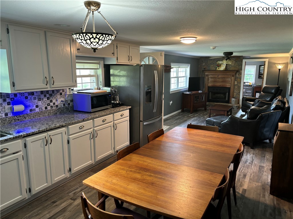 4611 Summit Road Purlear, NC 28665 - Photo 6 of 49 Gallery Image 6